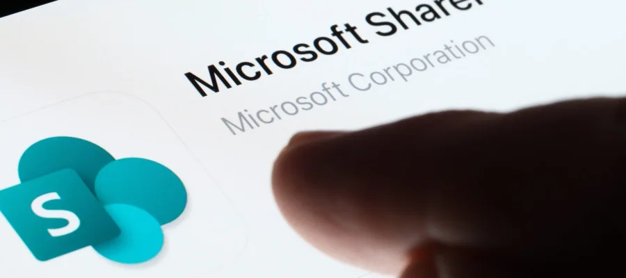 SharePoint Online PME Suisse romande — application Microsoft SharePoint sur écran pour la gestion documentaire cloud